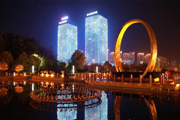 為實現(xiàn)城市照明節(jié)能，如何部署能源管理系統(tǒng)？