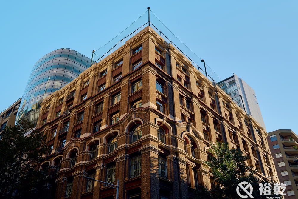 多處采集 集中分析和管理 能耗監(jiān)測系統(tǒng)讓能源浪費全方位無所遁形(圖1) brown concrete building during daytime (2).jpg